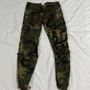 Camp pants with cinched legs